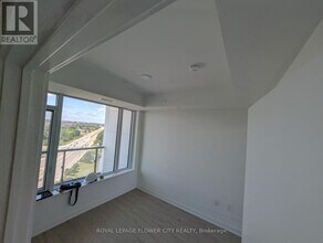 2495 Eglinton Ave W in Mississauga, ON - Building Photo - Building Photo