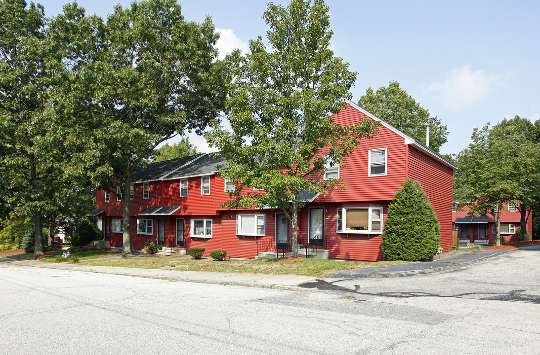 42 Gillis St in Nashua, NH - Building Photo