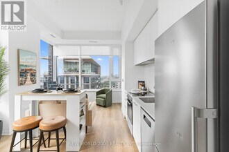 101 Roehampton Ave in Toronto, ON - Building Photo - Building Photo