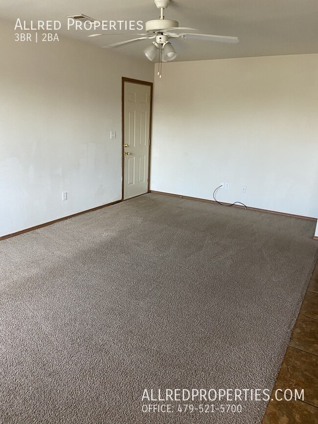 305 E Asher Ct in Rogers, AR - Building Photo - Building Photo