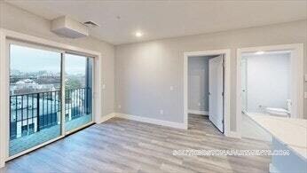 55 W Fifth St, Unit 404 in Boston, MA - Building Photo - Building Photo