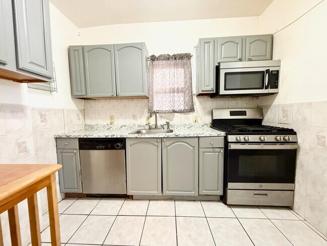 183 Fairview Ave in Jersey City, NJ - Building Photo - Building Photo