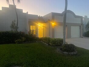 18800 Jolson Ave in Boca Raton, FL - Building Photo - Building Photo