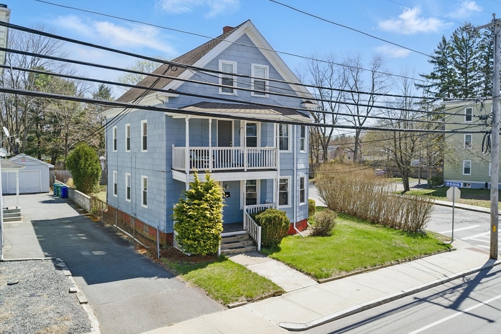 298 S Main St in Attleboro, MA - Foto de edificio