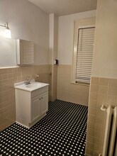 11 N Clover St, Unit 2 in Poughkeepsie, NY - Foto de edificio - Building Photo