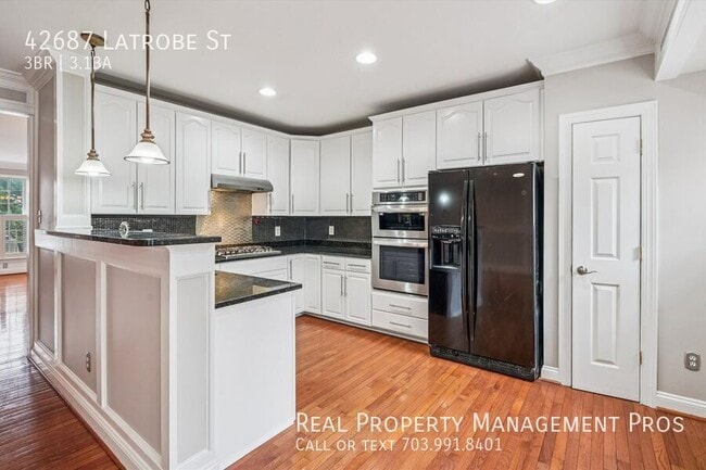 42687 Latrobe St in South Riding, VA - Building Photo - Building Photo