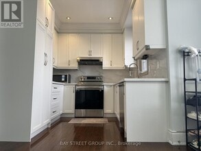 97 Zokol Dr in Aurora, ON - Building Photo - Building Photo