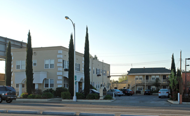 Sutterville Apartments in Sacramento, CA - Building Photo - Building Photo