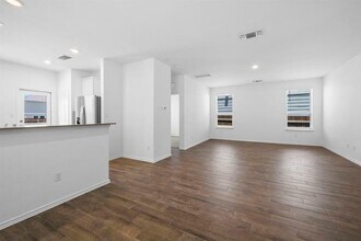472 Pickrell Lp in Andice, TX - Building Photo - Building Photo