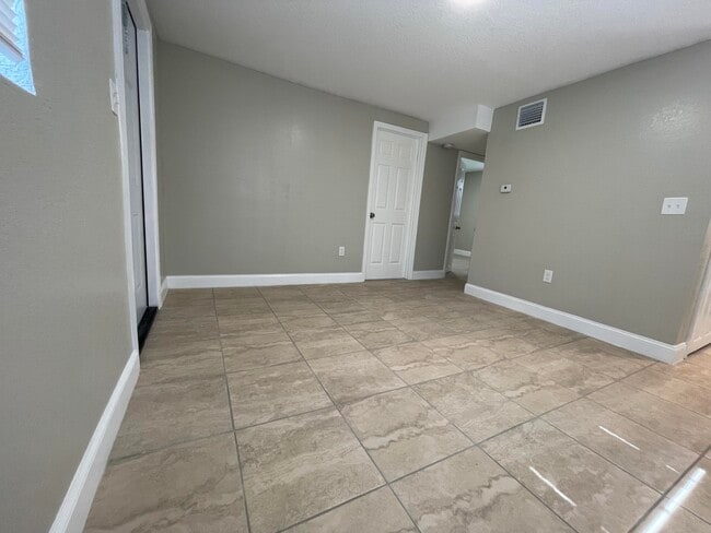 2504 Wilkens Ave in Fort Pierce, FL - Building Photo - Building Photo