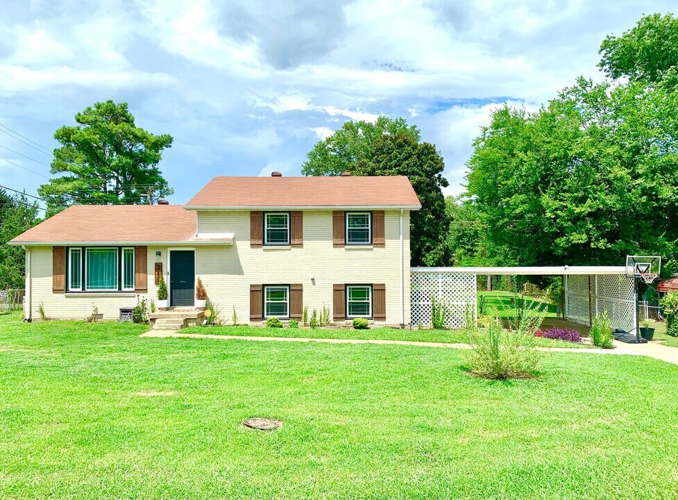 313 Verdun Dr in Clarksville, TN - Building Photo