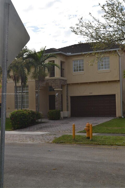 22418 SW 94th Path in Cutler Bay, FL - Building Photo