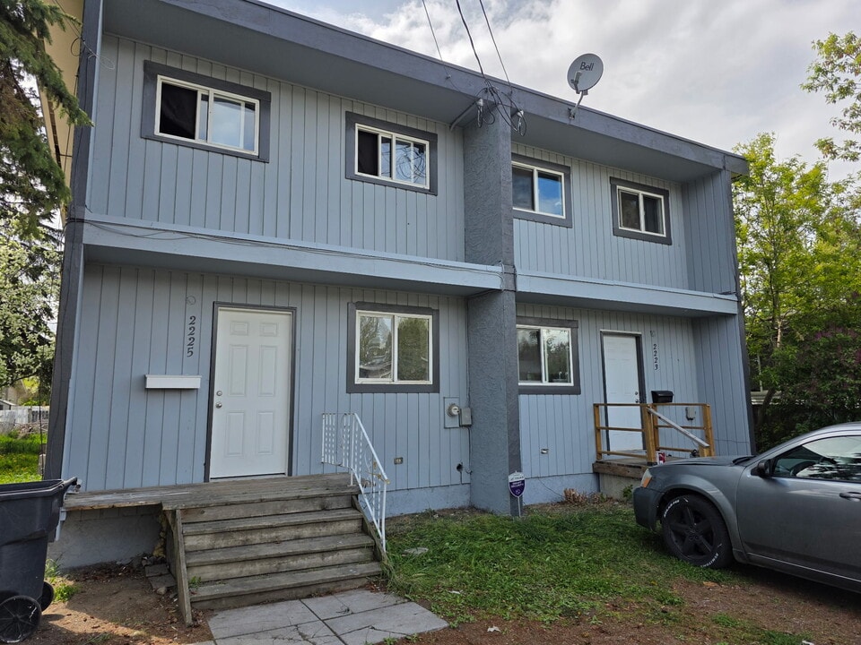 2223 Oak St in Prince George, BC - Building Photo