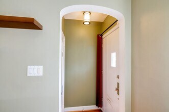 2111 Linden Ln in Silver Spring, MD - Building Photo - Building Photo