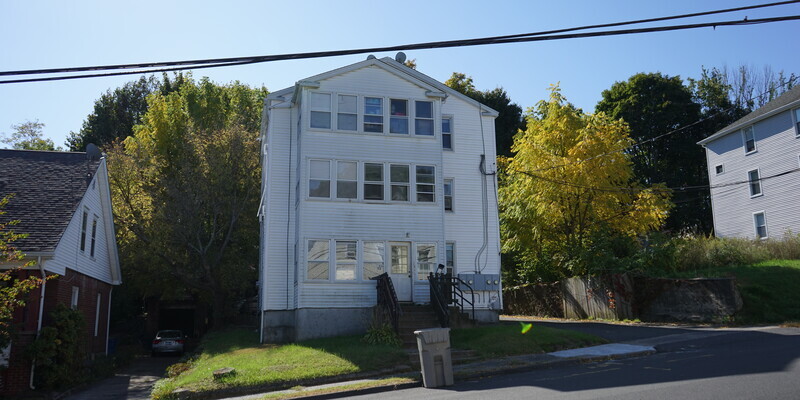 111 Gridley St-Unit -1 in Bristol, CT - Foto de edificio