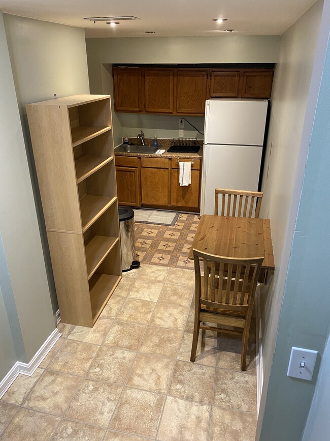property at 8371 Stationhouse Ct