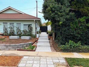 1518 Warwick Ave in Thousand Oaks, CA - Building Photo - Building Photo