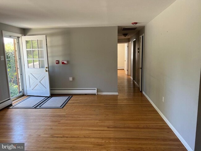319 Meetinghouse Ln