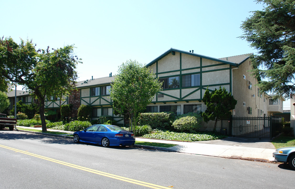 636 W Wilson Ave in Glendale, CA - Foto de edificio
