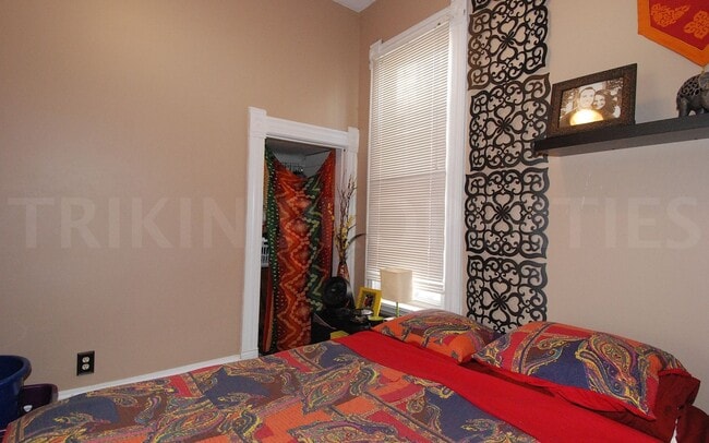 property at 2533 Lyndale Ave S