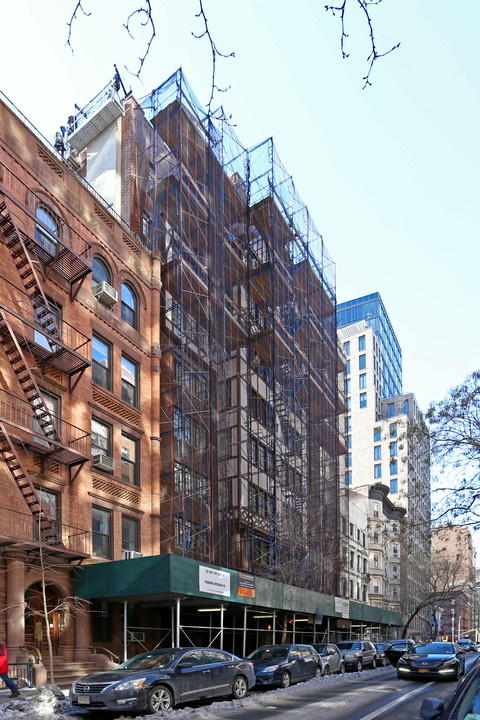 210 W 78th St in New York, NY - Building Photo