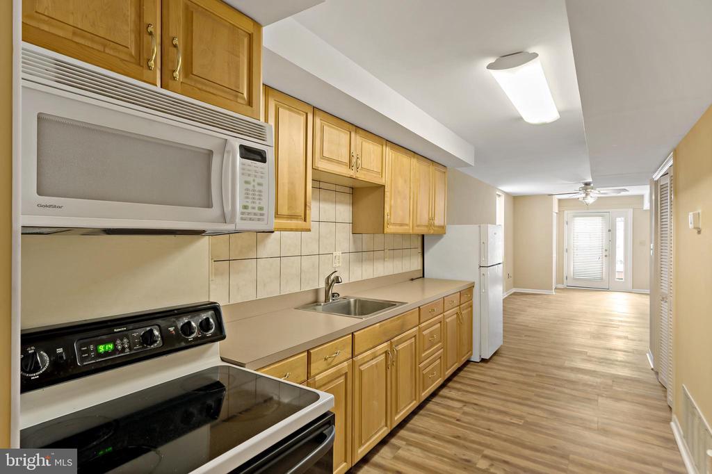 2537 S Broad St in Philadelphia, PA - Building Photo