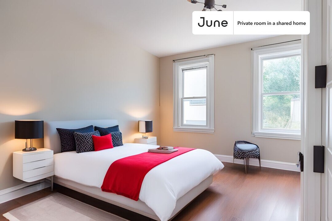Private bedroom in 3 bed/1.5 bath Home in Jersey City, NJ - Building Photo