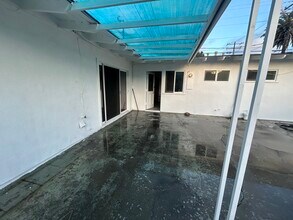 299 Robinhood Ln in Costa Mesa, CA - Building Photo - Building Photo