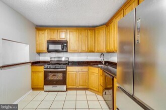 38 Holly Ct in Hamilton Township, NJ - Building Photo - Building Photo