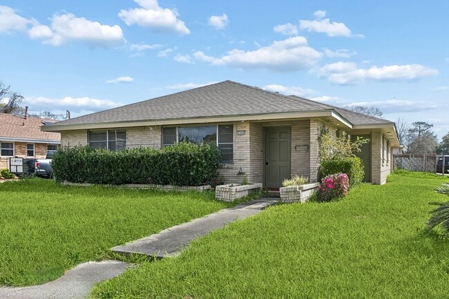 property at 2486 Hyman Pl