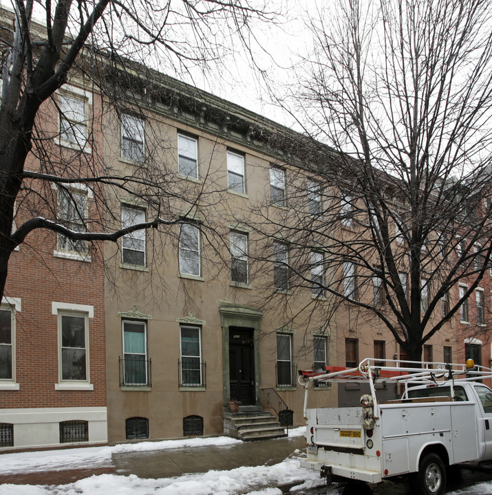 1915 Green St in Philadelphia, PA - Building Photo