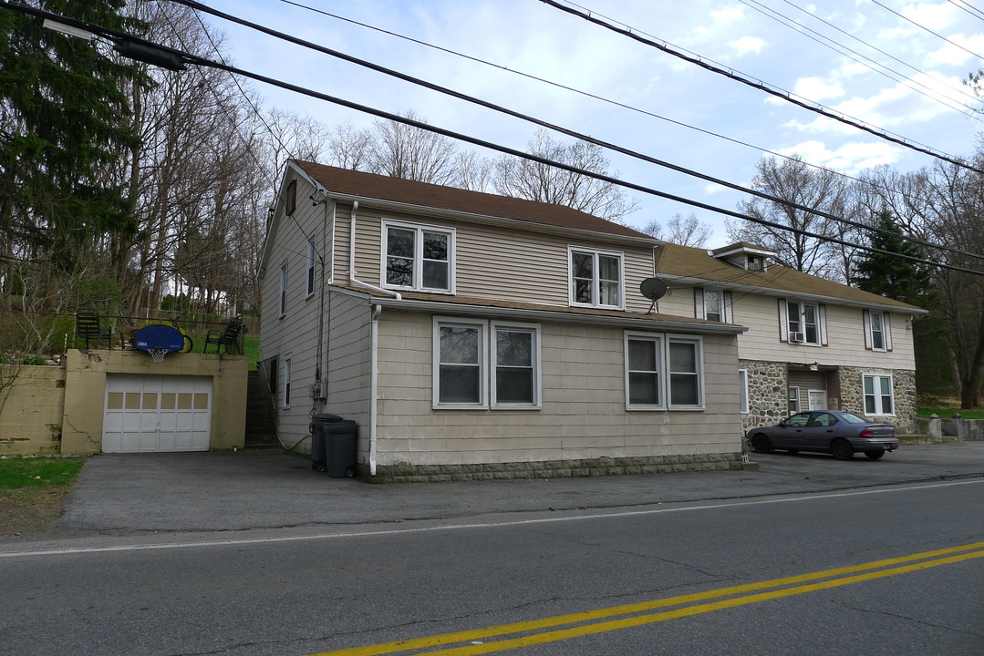 1143-1147 Oregon Rd in Cortlandt Manor, NY - Building Photo