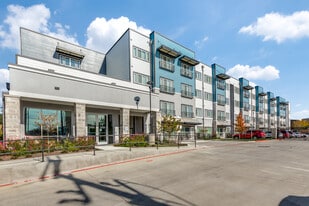 Vista at Everest in San Antonio, TX - Building Photo