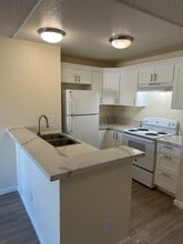 Vantage Point Apartments in Bakersfield, CA - Foto de edificio - Building Photo