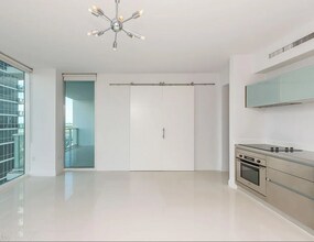 1040 Biscayne Blvd, Unit 1405 in Miami, FL - Foto de edificio - Building Photo