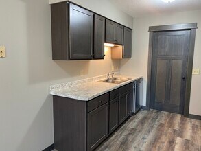 1908 2nd Ave NE, Unit 2 and 3 in Menomonie, WI - Foto de edificio - Building Photo