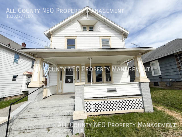 859 Brown St in Akron, OH - Building Photo
