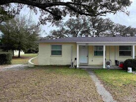104 Ellis Dr in Pensacola, FL - Building Photo