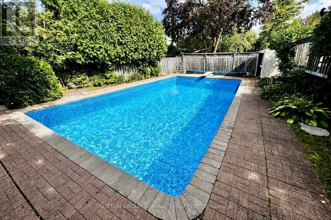 property at 8 Iber Ct