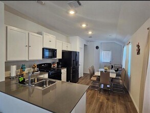 215 Canley Lp in Hutto, TX - Building Photo - Building Photo