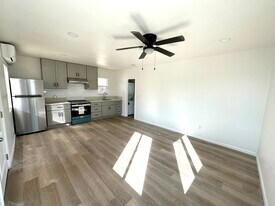 2807 Lincoln Park Ave, Unit Top floor duplex in Los Angeles, CA - Building Photo