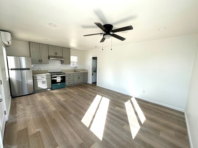 property at 2807 Lincoln Park Ave