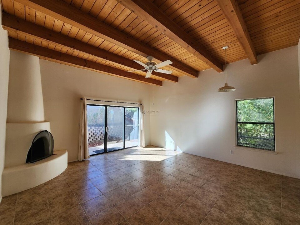 3353 Vista Del Prado Ct in Santa Fe, NM - Building Photo