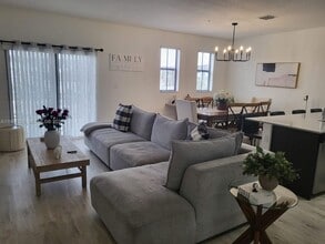 15520 SW 136th St in Miami, FL - Building Photo - Building Photo