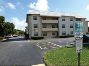 Sunset Apartments in Miami, FL - Foto de edificio - Building Photo