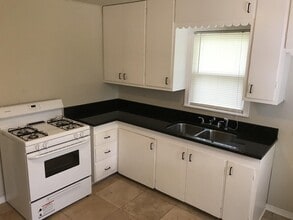 1221 N Louisa Ave in Shawnee, OK - Building Photo - Building Photo