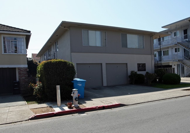 1129 Paloma Ave in Burlingame, CA - Foto de edificio - Building Photo