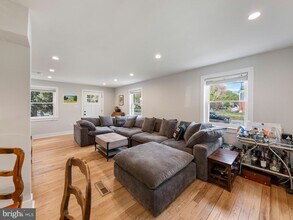 2042 Arlington Terrace in Alexandria, VA - Building Photo - Building Photo