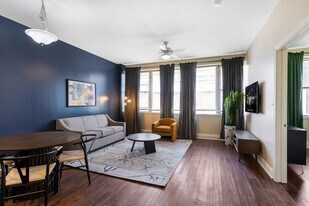 925 Common St in New Orleans, LA - Building Photo