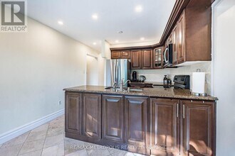 22 Mayflower St in Whitby, ON - Building Photo - Building Photo